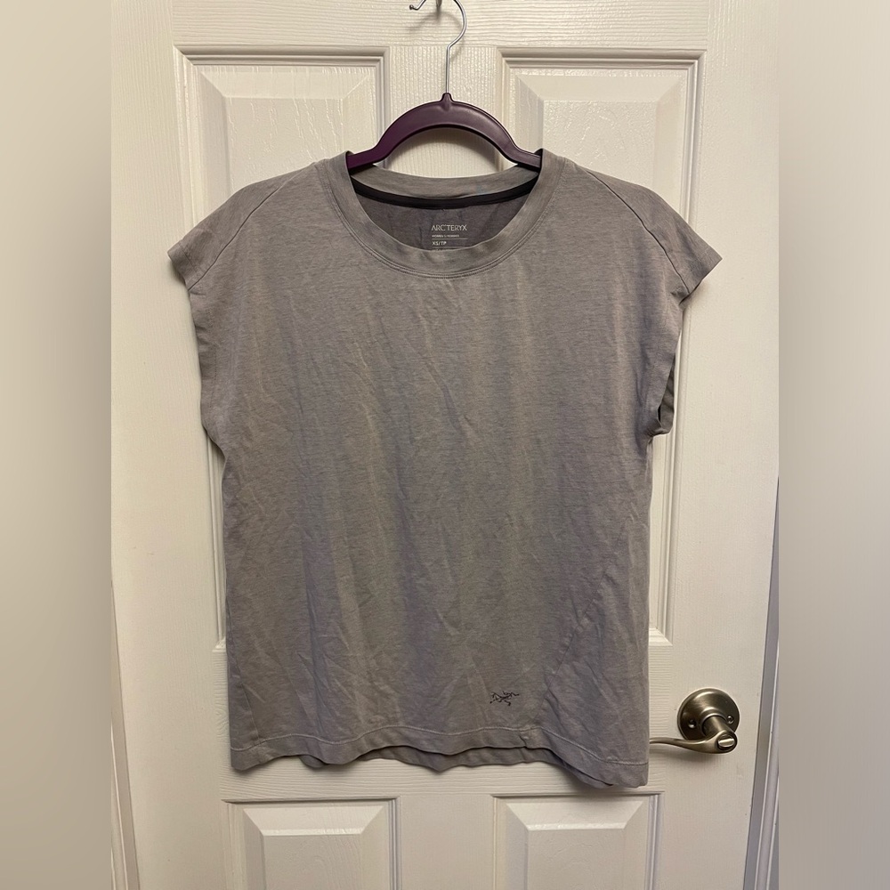 Arc'teryx t-shirt oversized blue short sleeve blue tee shirt, Women's XS small